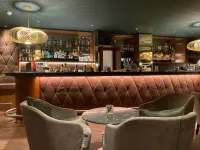 Die Bar im Hyperion Hotel Berlin in Wilmersdorf - Gemütlichkeit, Augenfreude und der Gaumenschmaus harmonieren hier zu einem perfekten Bild der Empfindungen. Bildquelle Hotelier.de 