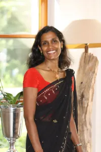 Kethakie de Silva-Hahn studierte in Sri Lanka Ayurveda Medizin und bietet im Gut Klostermühle authentische Ayurveda-Kuren, -Behandlungen und sowie -Ernährungsberatung an / Bildquelle: Gut Klostermühle