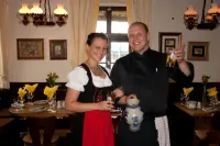 Roberto Rietze und Stefanie Nagel vom Bier- und Apfelweinlokal Friedberger Warte; Bildquelle max-pr.eu