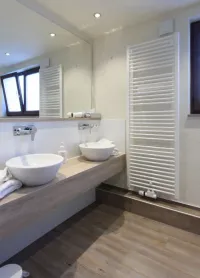 OBTEGO als optisches Highlight: Duschen, WC-Module und Waschtische lassen sich ebenso einfach wie individuell und hygienisch verkleiden. / Bildquelle: Murodesign GmbH