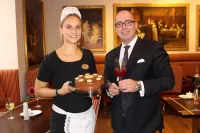 Wiener Kaffeehaus Eröffnung mit Hoteldirektor Bertold Reul; Fotocredit Hotel De Medici
