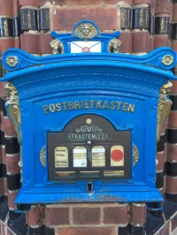 Der schönste Briefkasten hängt in Frankfurt/Oder am Postamt; Bildquelle Hotelier.de