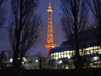 Dank des Coronavirus leuchtet auf der Messe Berlin leider nur der Funkturm... / Bildquelle: Hotelier.de