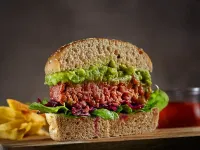 Veganer Burger, Querschnitt / Bildquelle: Beide Transgourmet