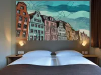 Schickes Wandpaneel lässt einen Rostock spüren: Bildquelle B&B Hotels
