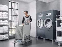 Vernetzbare Geräte für die hauseigene Wäscherei: Neue Miele-Trockner der Generation SlimLine.