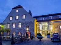 Außenansicht des Hotels am Abend / Bildquelle: Beide Hotel Kloster Hornbach