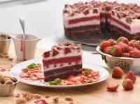 Die neue Strawberry Crunch Torte mit Erdbeer-Carpaccio, Minze und Amarettini / Bildquelle: Beide Erlenbacher Backwaren