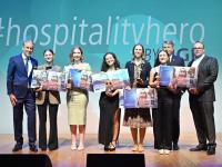 Verleihung HGK-Hospitalityhero 2024: v. l . Dr. Urban Uttenweiler/ Vorstandsvorsitzender HGK, Emily George/Althoff Grandhotel Schloss Bensberg, Kategorie #Allrounder,  Hannah Schneider/Hotel Fritz Lauterbad, Kategorie #Businesstalent, Kristina Zyranov/Hotel Bülow Palais, Kategorie #Feelgoodmanager,  Isabella Wörle/The Charles Hotel, a Rocco Forte Hotel, #Kategorie Servicestar, Philine Heinze, Romantik Hotel Walhalla, Kategorie #Masterofcusine, Hardy R.Voges, Vorstand Gerhard Günnewig Stiftung,  Oliver Röder, Präsident JRE- Jeunes Restaurateurs Deutschland / Bildquelle: Beide HGK