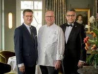 v.l.n.r. Thomas Brandt, Claus-Peter Lumpp, Sommelier Teomann Mezda / Bildquelle: Beide Restaurant Bareiss