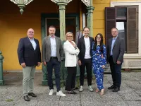 v.l.n.r: Dr. Michael Russ, COO, Andreas Wilfinger, CEO, Ulla Wannemacher, Prokuristin, Michael Wannemacher, CEO, Laura Wannemacher, Geschäftsführerin SoFresh Touristik und Martin Krautgartner, Director Operations &  Engineering / Bildquelle: Ringana