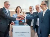 Feierliche Wiedereröffnung des Steigenberger Hotel Bad Neuenahr. Von links nach rechts: Thomas Swieca, General Manager Steigenberger Hotel Bad Neuenahr, Daniela Schmitt, Ministerin für Wirtschaft, Verkehr, Landwirtschaft und Weinbau in Rheinland-Pfalz, Dieter Sturm, Vertreter der Eigentümergesellschaft Aktiengesellschaft Bad Neuenahr, Guido Orthen, Bürgermeister Bad Neuenahr-Ahrweiler, Oliver Bonke, Chief Executive Officer H World International / Bildquelle: Beide © Steigenberger Hotels GmbH