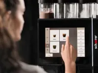 Die jetzt erhältliche «2-step»-Konfiguration der Schaerer Coffee Soul 10 und 12 verzichtet bewusst auf ein vollautomatisches Milchsystem und bietet stattdessen Dampfstäbe mit unterschiedlichen Automatisierungsgraden für das manuelle Aufschäumen / Copyright: Schaerer AG