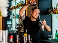 Barkeeper Filip Kadlec / © Ana Zmire - ALL NEW ARTS