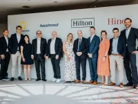 Gruppenfoto - die Teams von Hilton, Hines und CommerzReal / © Florian Paulus / Hines & Commerz Real 