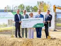 (v.l.n.r.) Jörg Beginen, COO HR Group, Herbert Pinzolits, Eigentümer und CEO MAMMA Group, Johanna Mikl-Leitner, Landeshauptfrau von Niederösterreich, Günther Ofner, Vorstand der Flughafen Wien AG und Wolfgang Scheibenpflug, Bereichsleiter Immobilien- und Standortmanagement der Flughafen Wien AG / Bildquelle: Beide Flughafen Wien