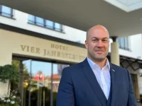 Der erfahrene Diplom-Hotelbetriebswirt Mario Landthaler leitet seit August 2024 die Geschicke im Hotel Vier Jahreszeiten Starnberg südlich von München / © Hotel Vier Jahreszeiten Starnberg