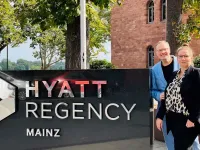 Martina Hauck und Matthias Emperhoff / Bildquelle: Hyatt Regency Mainz