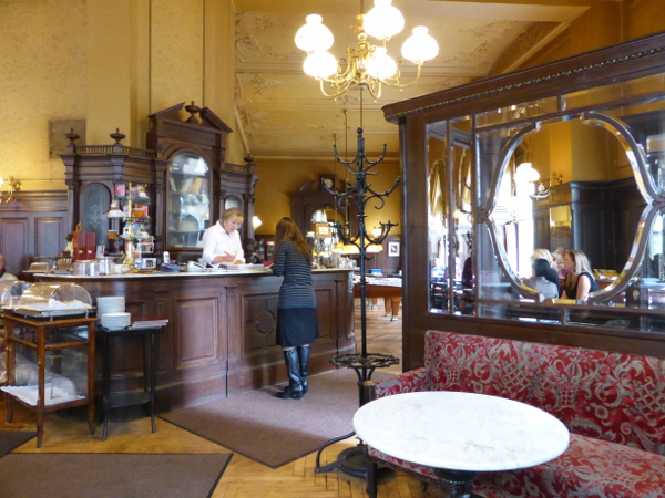 Beste Cafes in Wien: Aida Cafe - Wiener Kaffeehaus Sperl - Cafe Anzengruber  - Cafe Hummel